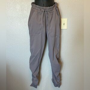 Lululemon Beyond the Studio Jogger Womens Size 8 Lunar Rock w5czhs
